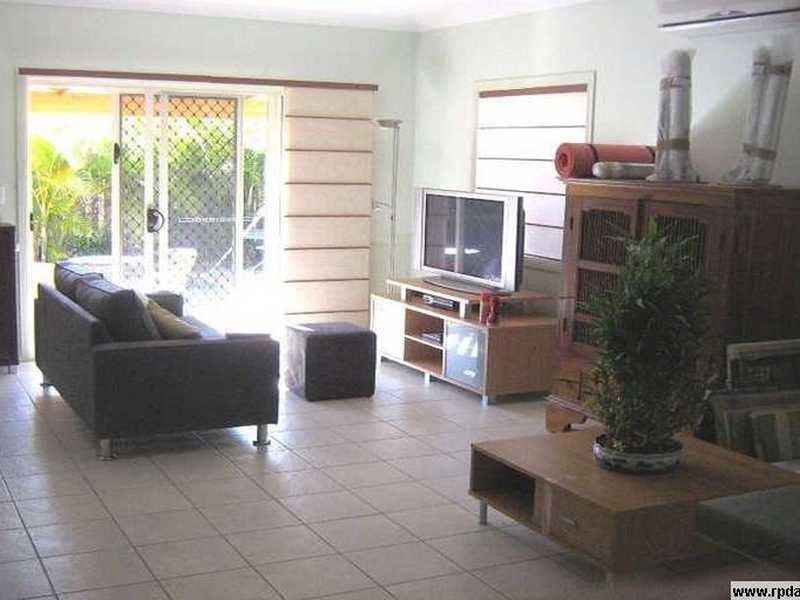 6 Tourangeau Crescent, Varsity Lakes QLD 4227
