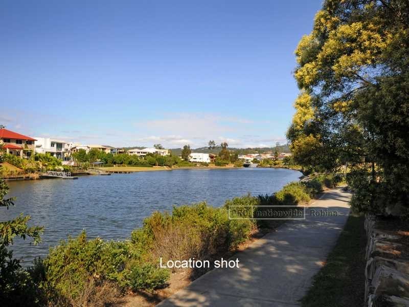 4 Waimea Drive, Varsity Lakes QLD 4227