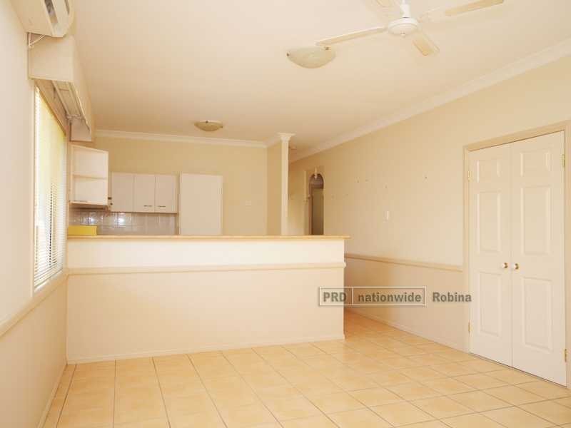 4 Waimea Drive, Varsity Lakes QLD 4227