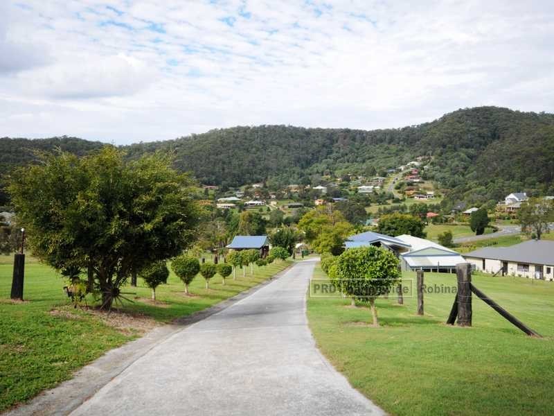 405 Bonogin Rd, Bonogin QLD 4213