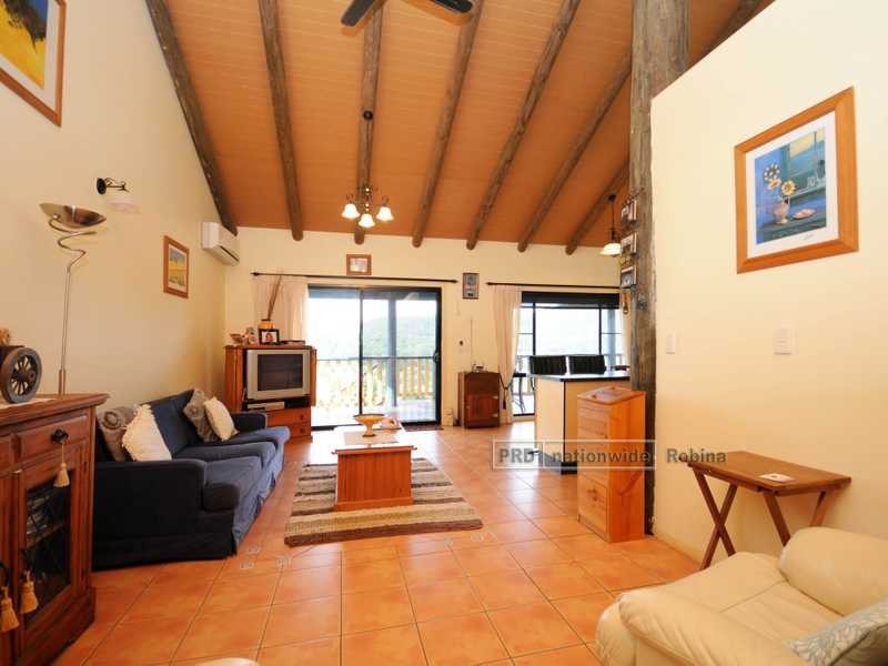 405 Bonogin Rd, Bonogin QLD 4213