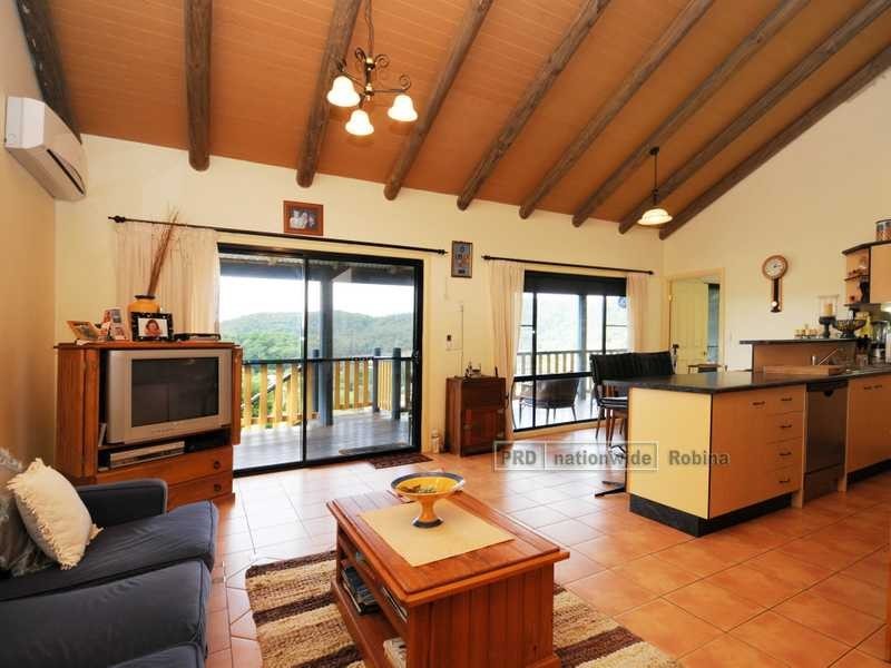 405 Bonogin Rd, Bonogin QLD 4213