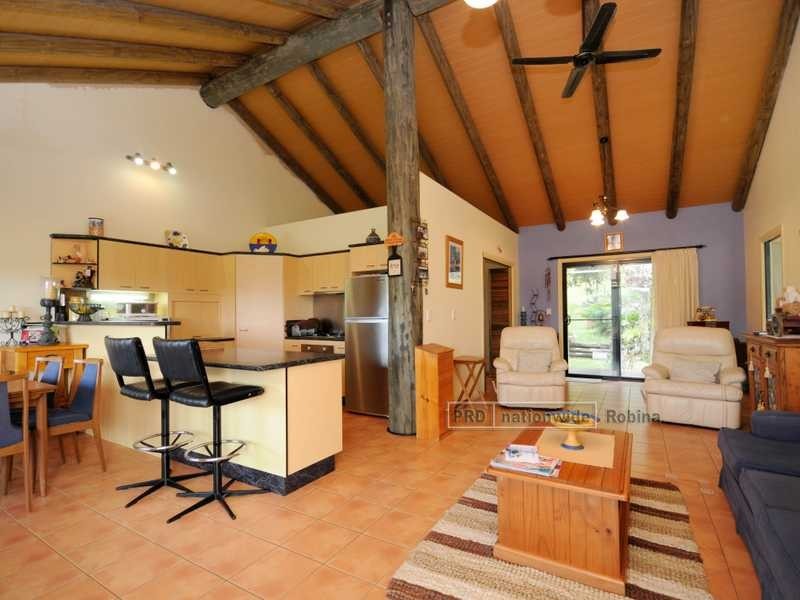 405 Bonogin Rd, Bonogin QLD 4213