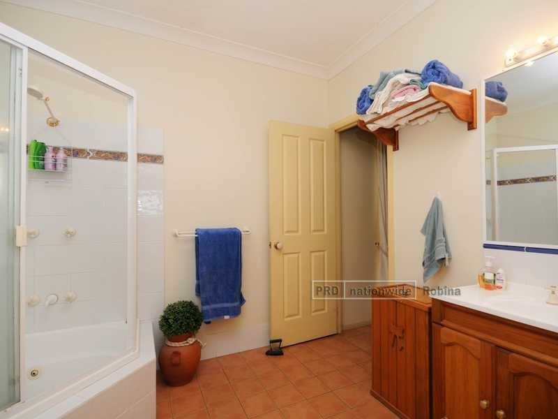 405 Bonogin Rd, Bonogin QLD 4213