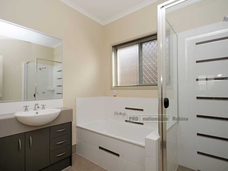 23 Campelles Avenue, Varsity Lakes QLD 4227