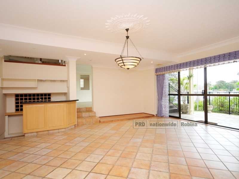 115 Commodore Drive, Surfers Paradise QLD 4217
