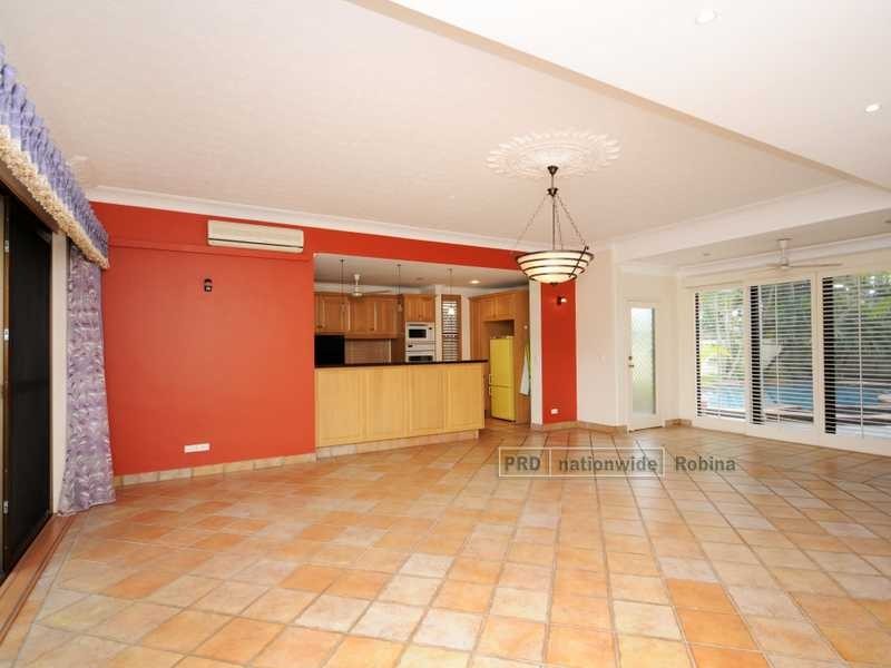 115 Commodore Drive, Surfers Paradise QLD 4217