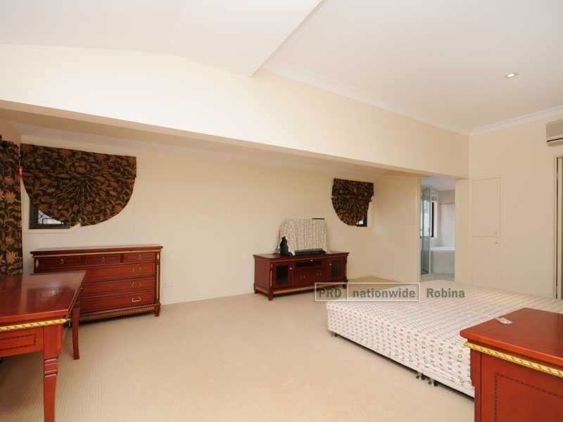 115 Commodore Drive, Surfers Paradise QLD 4217