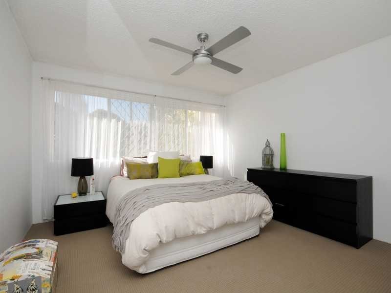 Unit 2/25 Genoa Street, Surfers Paradise QLD 4217