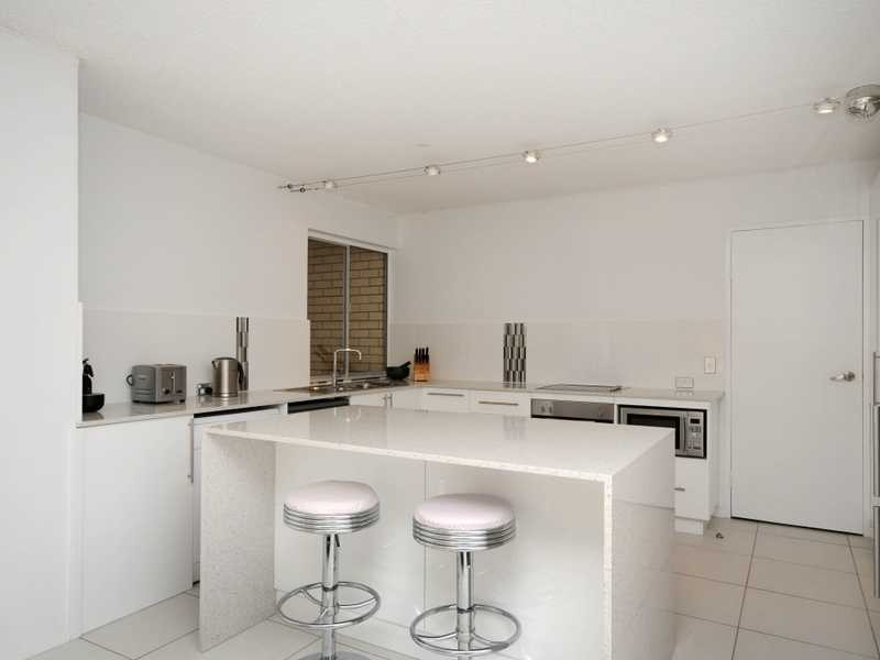 Unit 2/25 Genoa Street, Surfers Paradise QLD 4217