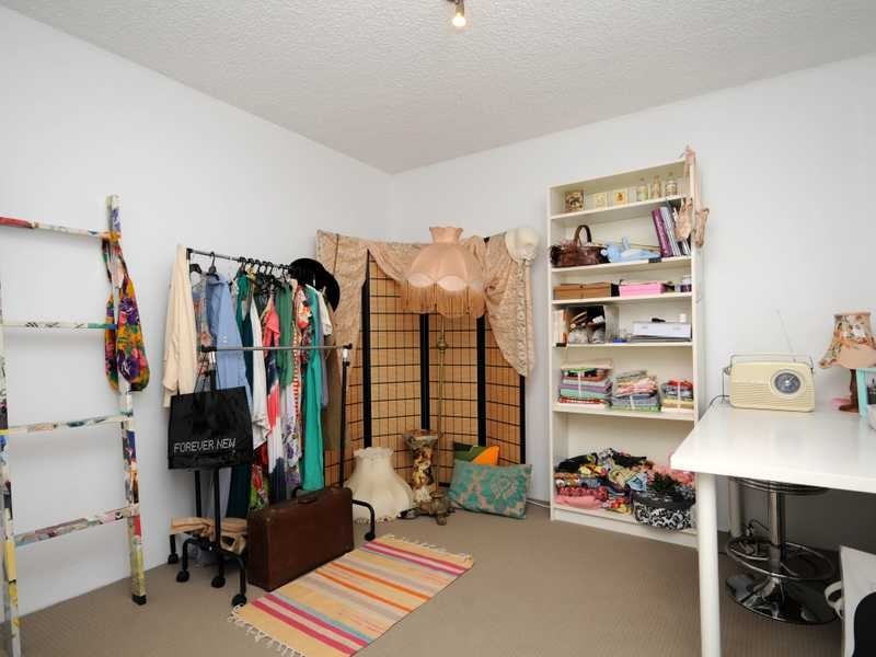 Unit 2/25 Genoa Street, Surfers Paradise QLD 4217