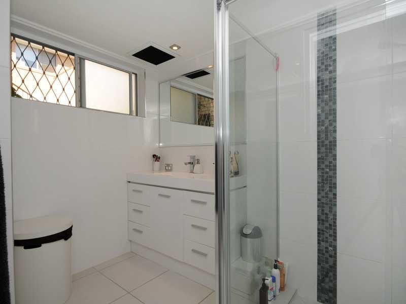 Unit 2/25 Genoa Street, Surfers Paradise QLD 4217