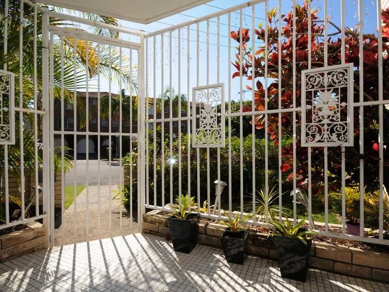 Unit 2/25 Genoa Street, Surfers Paradise QLD 4217