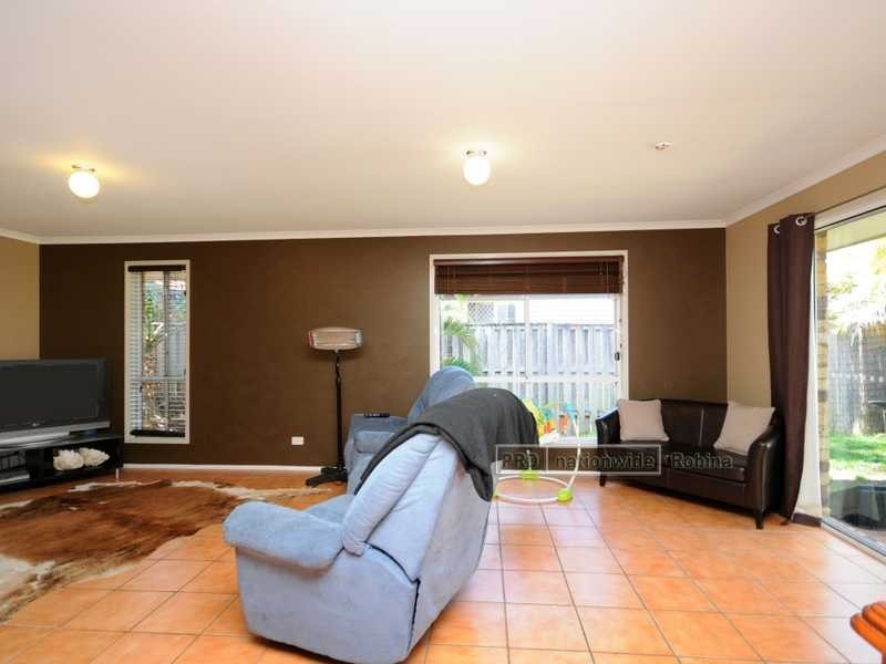 294 Christine Avenue, Varsity Lakes QLD 4227