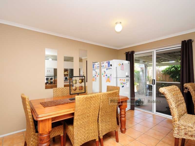 294 Christine Avenue, Varsity Lakes QLD 4227