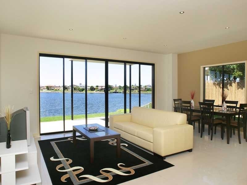 2/2 Washington Court, Varsity Lakes QLD 4227