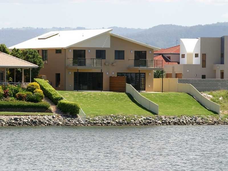 2/2 Washington Court, Varsity Lakes QLD 4227