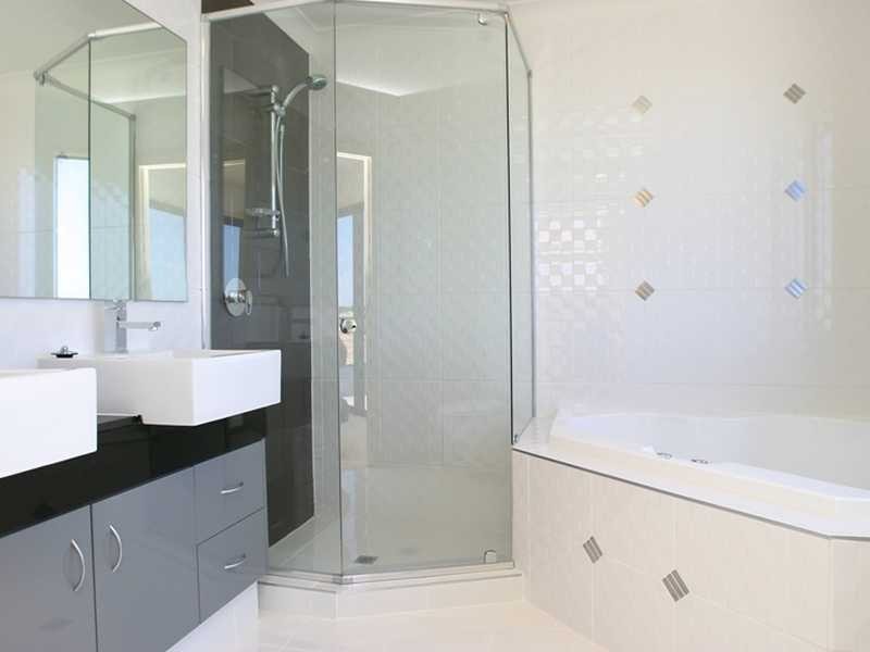 2/2 Washington Court, Varsity Lakes QLD 4227