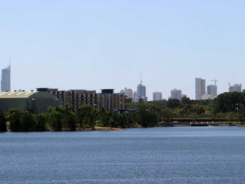 2/2 Washington Court, Varsity Lakes QLD 4227