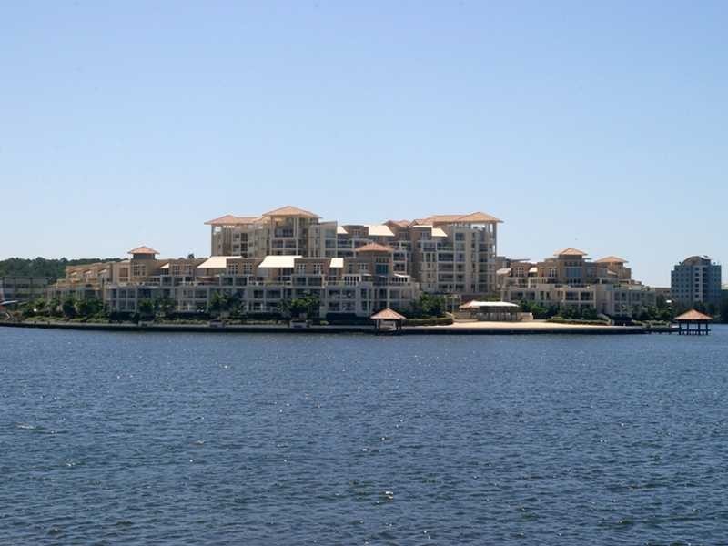 2/2 Washington Court, Varsity Lakes QLD 4227
