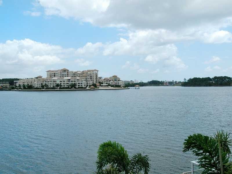 2/2 Washington Court, Varsity Lakes QLD 4227