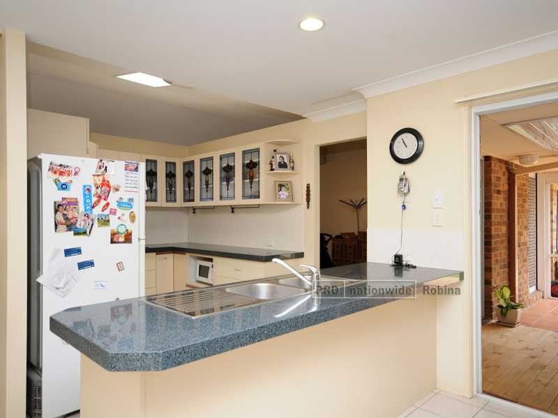 3 Maidstone Place, Robina QLD 4226