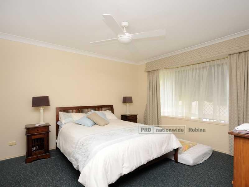 3 Maidstone Place, Robina QLD 4226