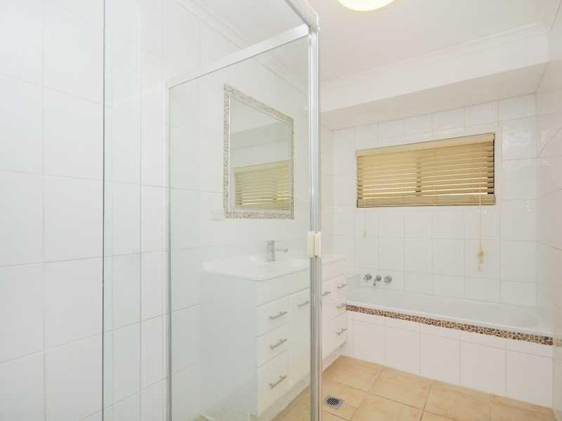 35 Meadow Brook Crescent, Merrimac QLD 4226