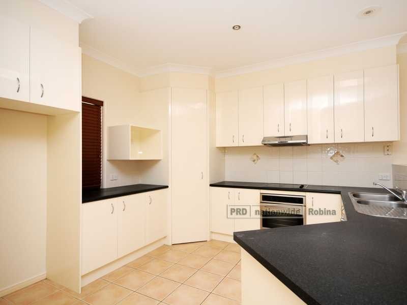 8 Mckinley Court, Varsity Lakes QLD 4227