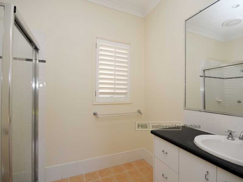 8 Mckinley Court, Varsity Lakes QLD 4227