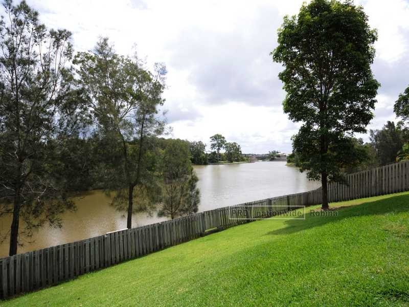 79 Yodelay Street, Varsity Lakes QLD 4227