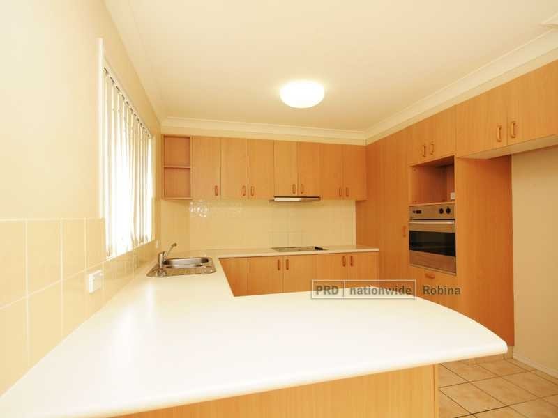 79 Yodelay Street, Varsity Lakes QLD 4227