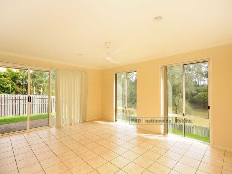 79 Yodelay Street, Varsity Lakes QLD 4227