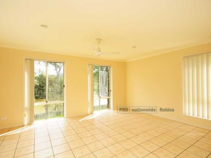 79 Yodelay Street, Varsity Lakes QLD 4227