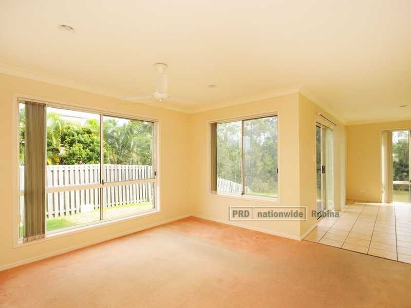 79 Yodelay Street, Varsity Lakes QLD 4227
