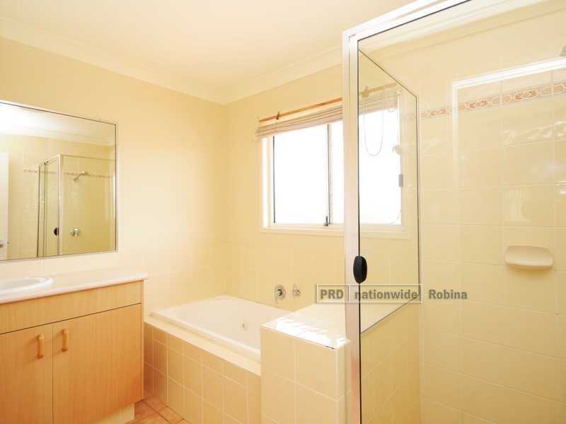 79 Yodelay Street, Varsity Lakes QLD 4227