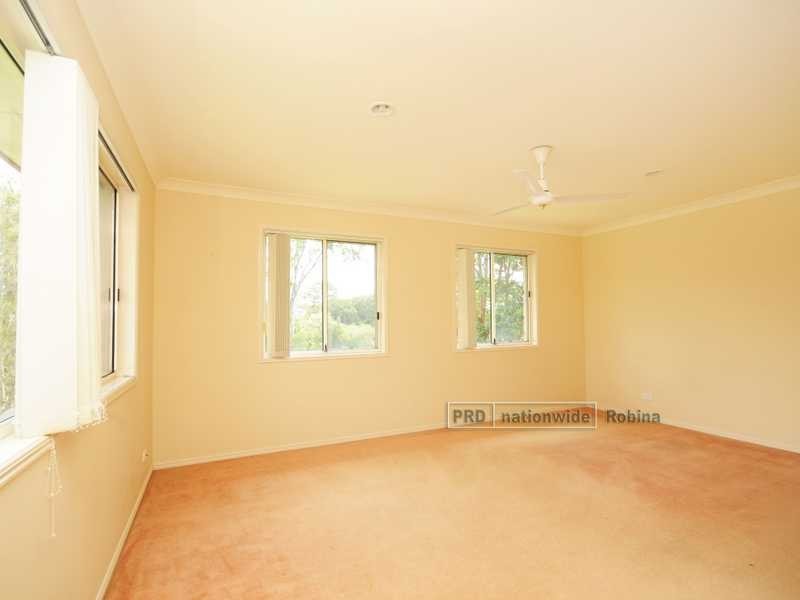 79 Yodelay Street, Varsity Lakes QLD 4227