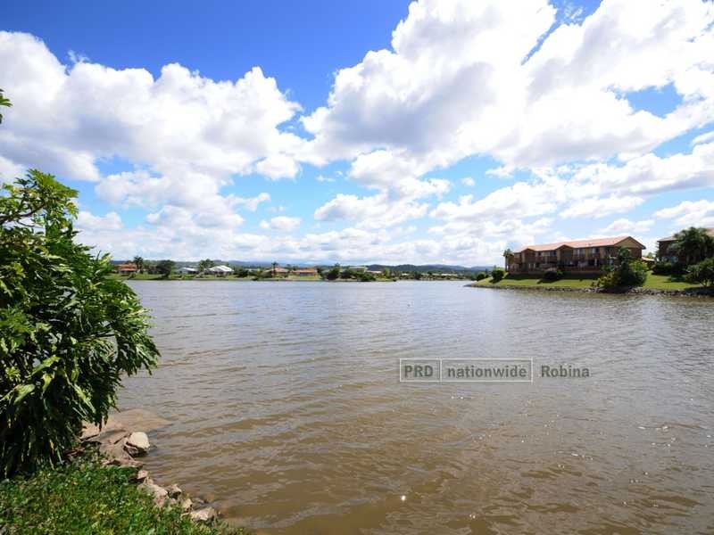 5 Silvabank Drive, Varsity Lakes QLD 4227