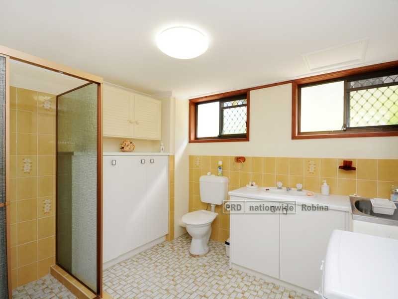 2/12 Rosewood Avenue, Broadbeach QLD 4218