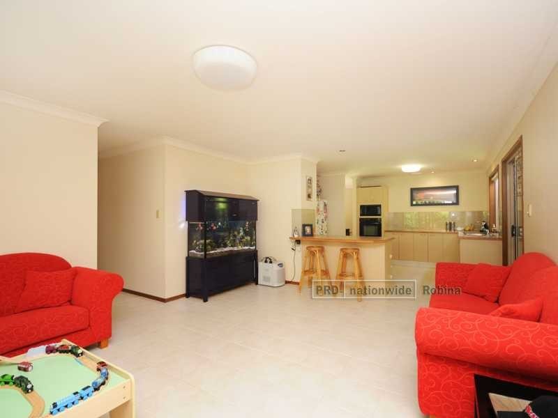27 Hindmarsh Court, Robina QLD 4226