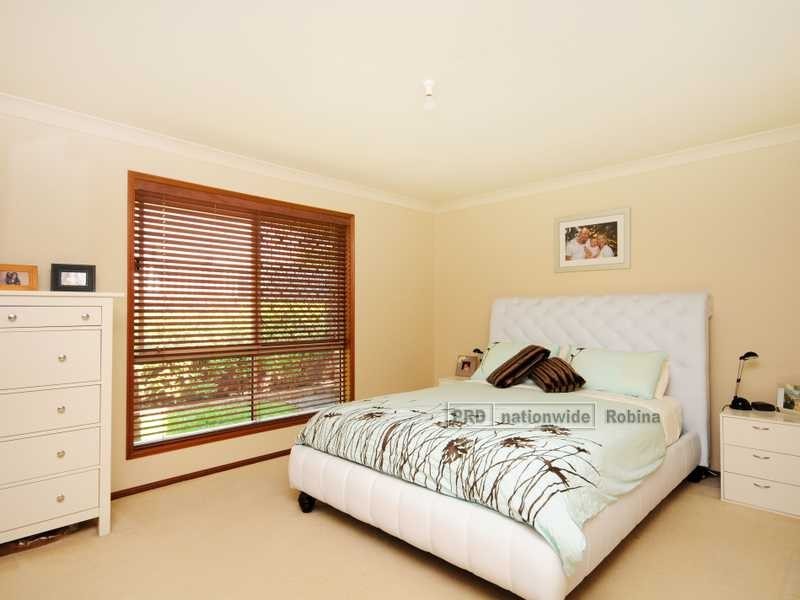 27 Hindmarsh Court, Robina QLD 4226
