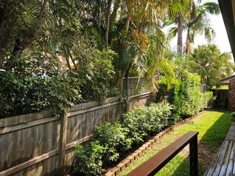 27 Hindmarsh Court, Robina QLD 4226
