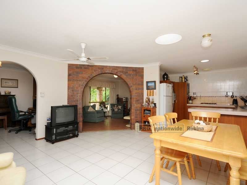 18 Petherbridge Avenue, Merrimac QLD 4226