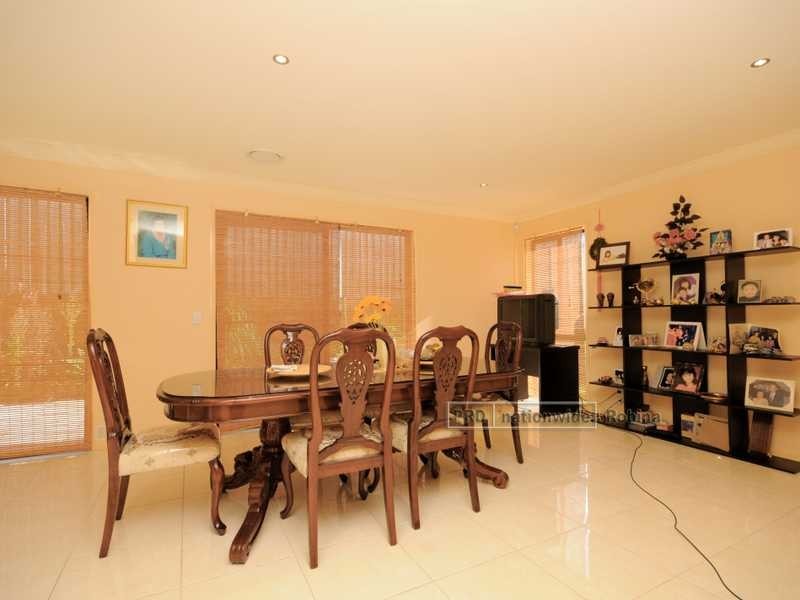 12 Royal Links Drive, Robina QLD 4226