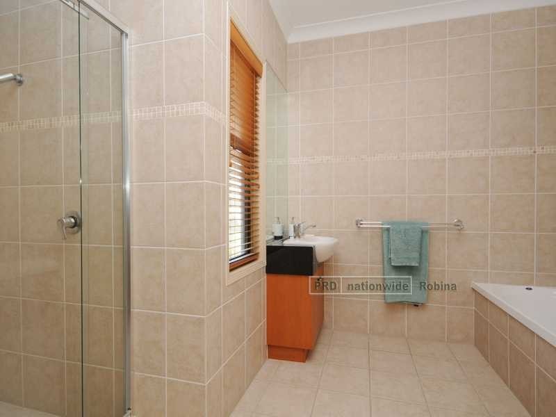 Unit 2/9 Kodiak Drive, Varsity Lakes QLD 4227