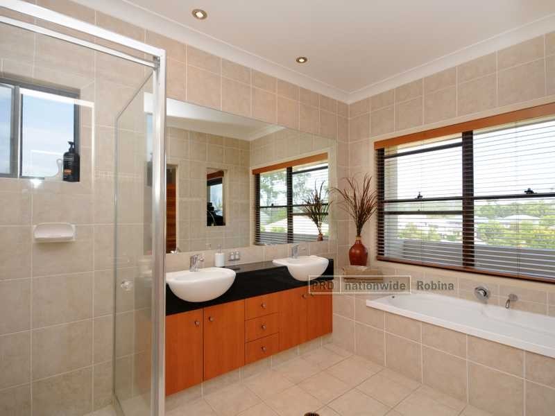 Unit 2/9 Kodiak Drive, Varsity Lakes QLD 4227