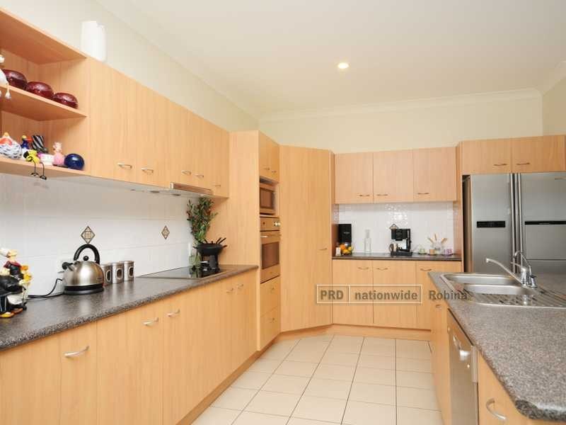 17 Gerona Circuit, Varsity Lakes QLD 4227