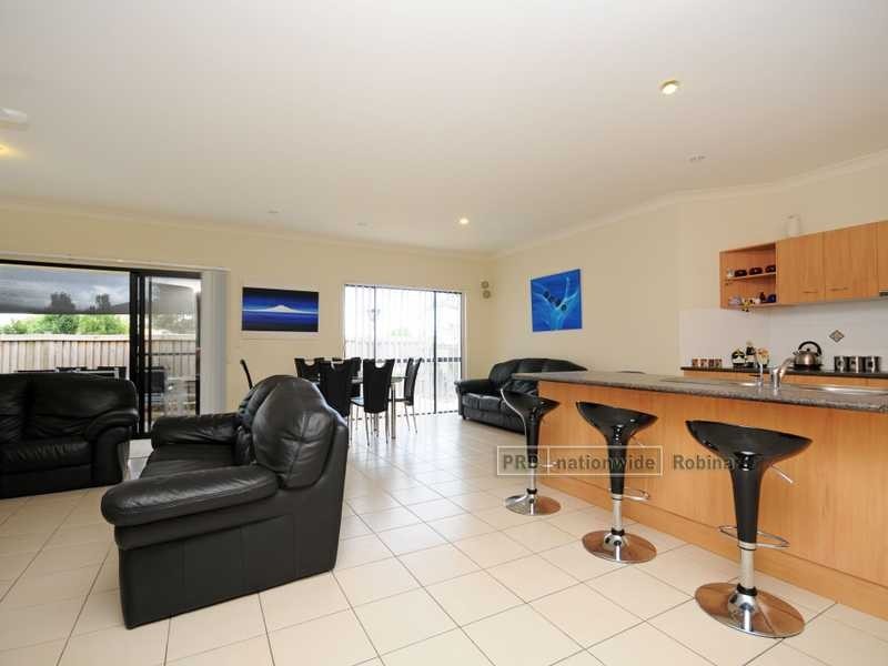 17 Gerona Circuit, Varsity Lakes QLD 4227