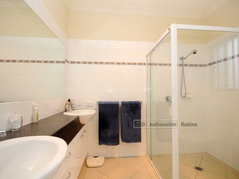 17 Gerona Circuit, Varsity Lakes QLD 4227