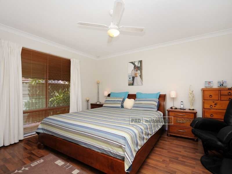 27 Coronet Crescent, Burleigh Waters QLD 4220